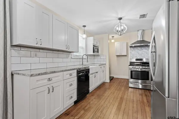 310 N Line St, Mineola, TX 75773