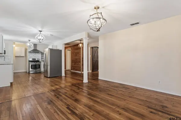 310 N Line St, Mineola, TX 75773
