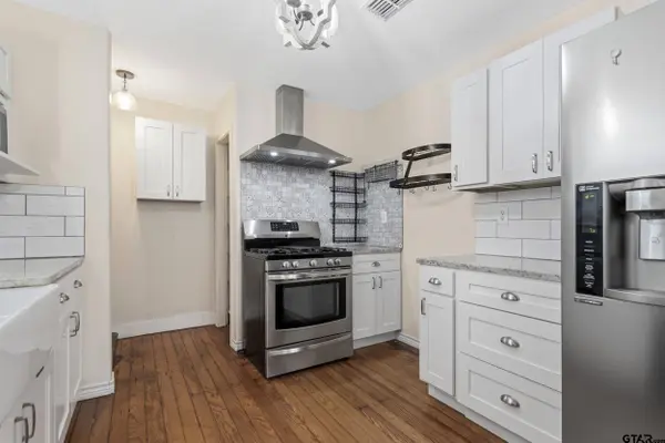 310 N Line St, Mineola, TX 75773