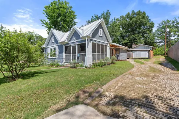 310 N Line St, Mineola, TX 75773