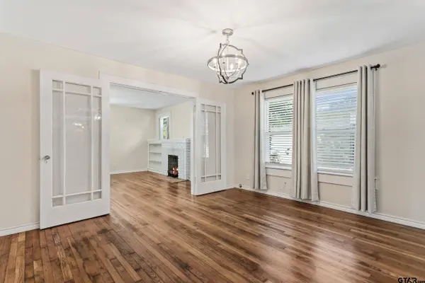 310 N Line St, Mineola, TX 75773