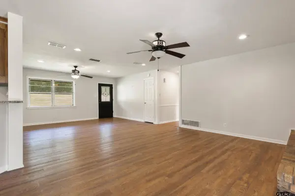 13011 County Road 470, Tyler, TX 75704