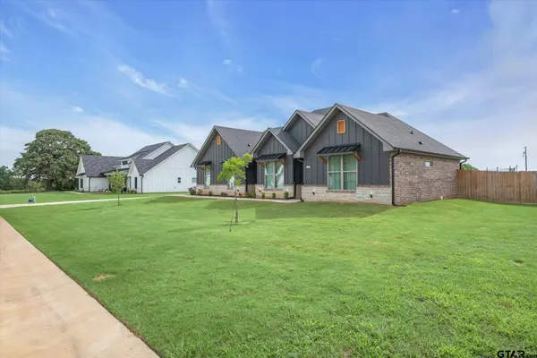 12457 Maplewood Drive, Lindale, TX 75771