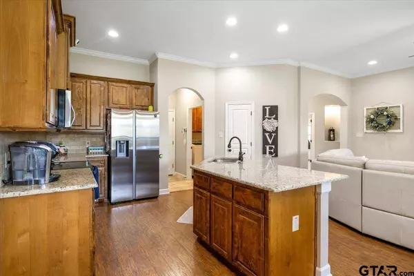 23031 Red Azalea, Lindale, TX 75771