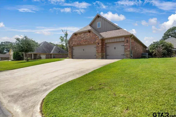 23031 Red Azalea, Lindale, TX 75771