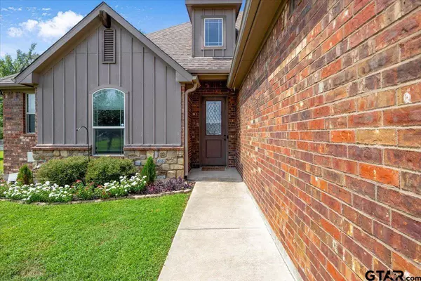 23031 Red Azalea, Lindale, TX 75771