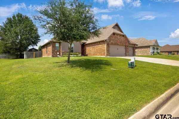 23031 Red Azalea, Lindale, TX 75771