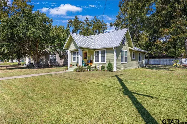 218 W Buchanan, Mineola, TX 75773