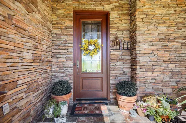 24050 Red Azalea, Lindale, TX 75771