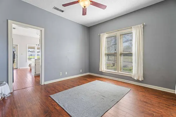 400 N Line Street, Mineola, TX 75773