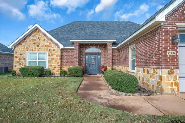 725 White Bear Trail, Lindale, TX 75771