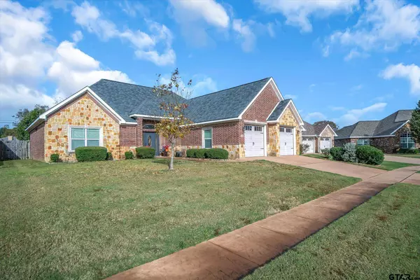 725 White Bear Trail, Lindale, TX 75771