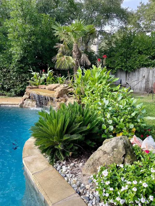 16687 Meadow Crest, Lindale, TX 75771