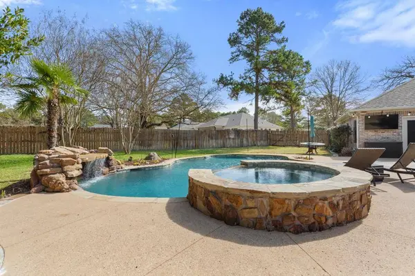 16687 Meadow Crest Drive, Lindale, TX 75771