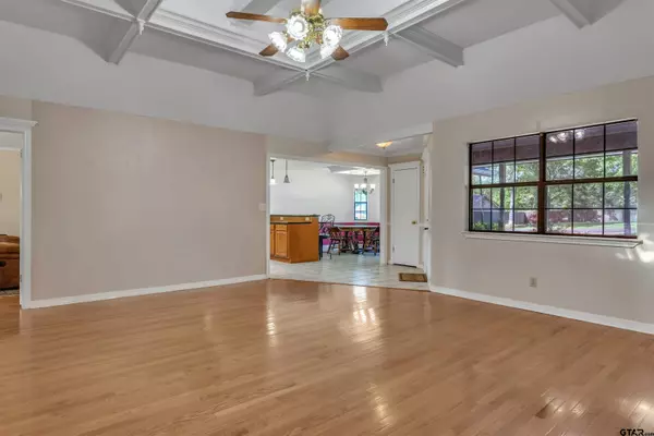 105 Lindsey Brook LN, Longview, TX 75605