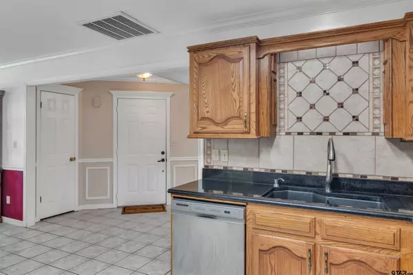 105 Lindsey Brook LN, Longview, TX 75605