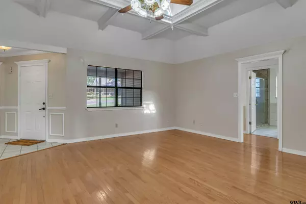 105 Lindsey Brook LN, Longview, TX 75605