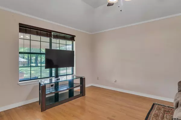 105 Lindsey Brook LN, Longview, TX 75605