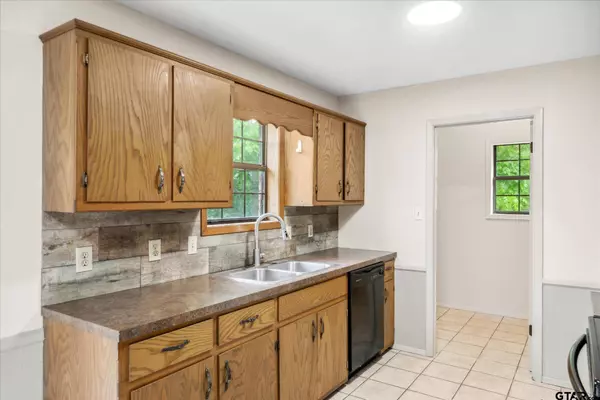 10356 Creek Bend Drive, Tyler, TX 75703