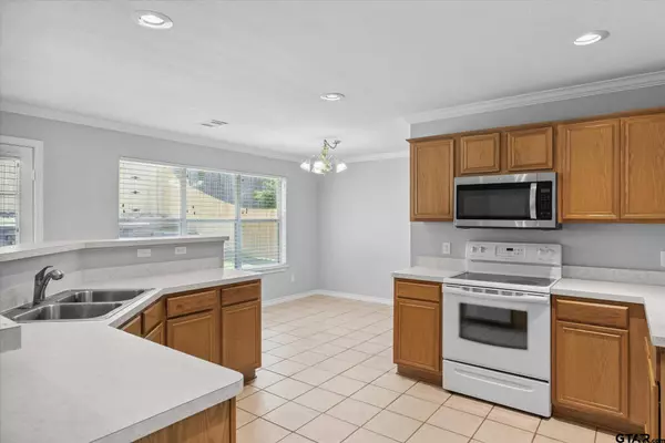 222 Amanda Court, Whitehouse, TX 75791