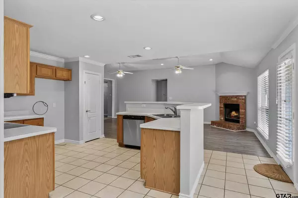 222 Amanda Court, Whitehouse, TX 75791