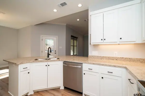 267 Oak Valley Drive, Gilmer, TX 75645