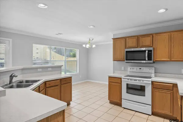 222 Amanda Court, Whitehouse, TX 75791