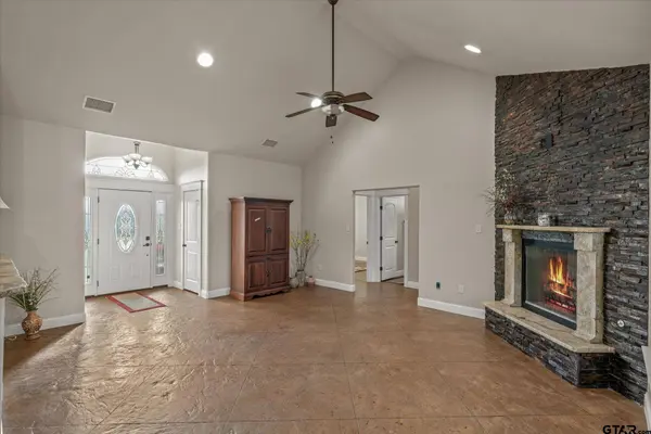 725 White Bear Trail, Lindale, TX 75771
