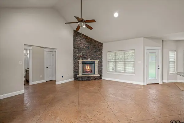 725 White Bear Trail, Lindale, TX 75771