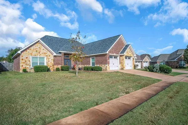 725 White Bear Trail Trail, Lindale, TX 75771