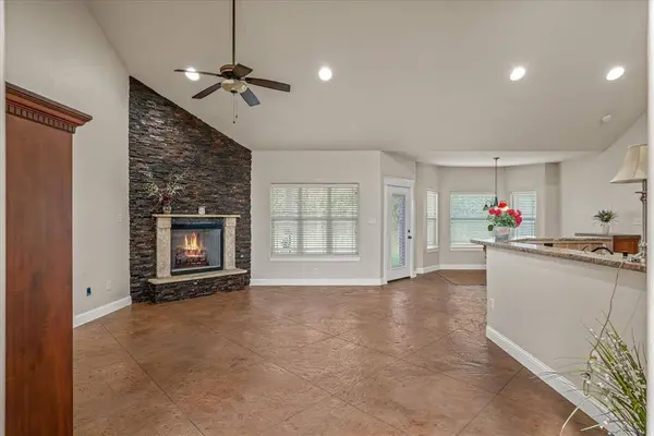 725 White Bear Trail Trail, Lindale, TX 75771