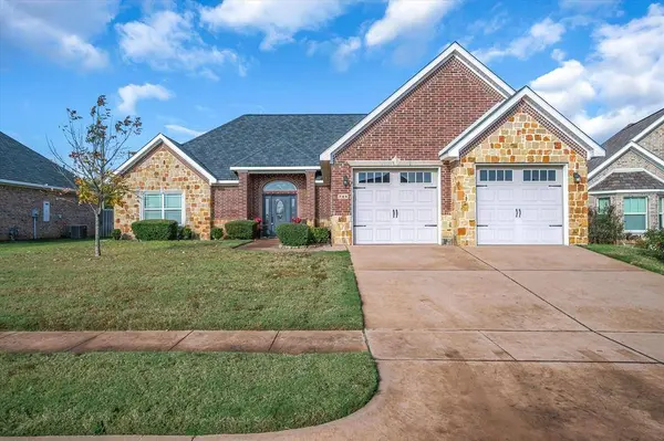 725 White Bear Trail Trail, Lindale, TX 75771