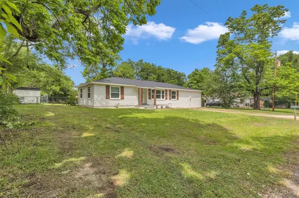 102 Hodges, Arp, TX 75750
