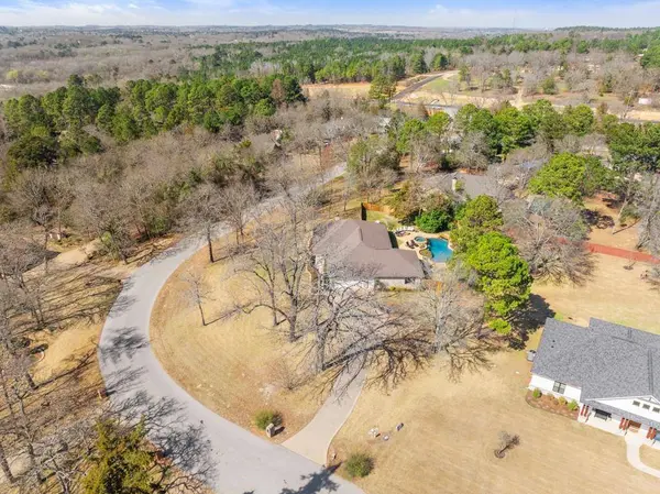 16687 Meadow Crest Drive, Lindale, TX 75771