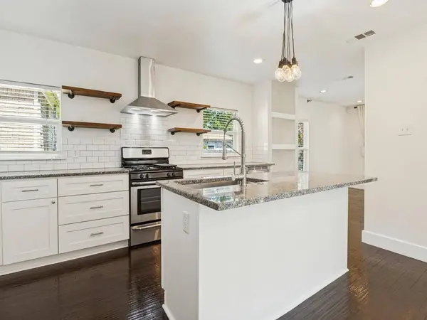 914 Westmount Avenue, Dallas, TX 75211