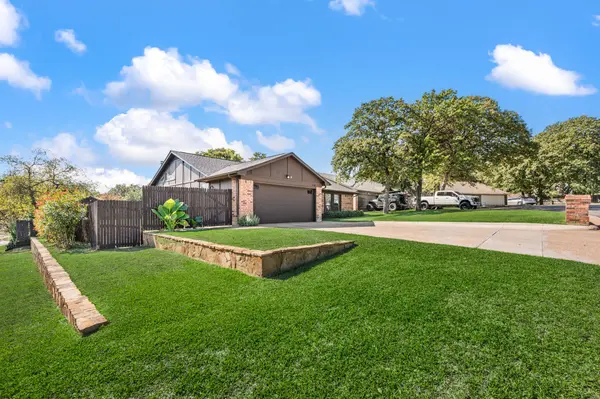 4600 Elm Branch Dr, Arlington, TX 76017-4045