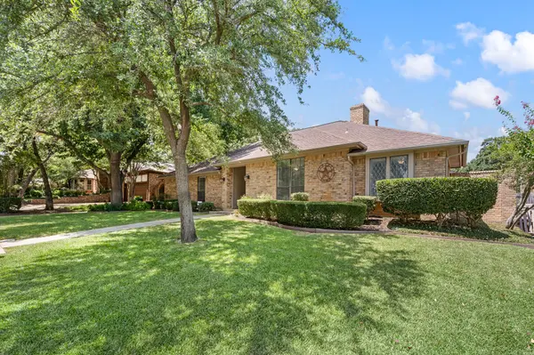 5709 Glacier Lake Dr, Arlington, TX 76013-5223