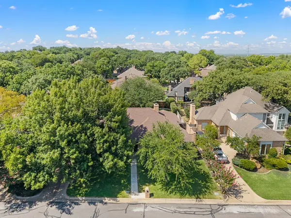 5709 Glacier Lake Dr, Arlington, TX 76013-5223