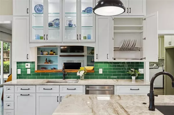 803 Surrey Lane, Grapevine, TX 76051