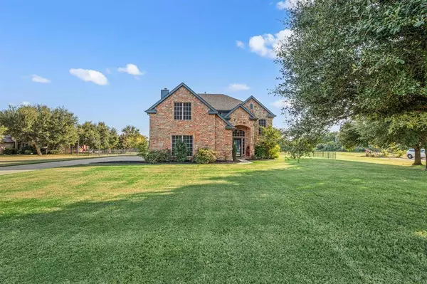 1000 Blue Bird Court, Joshua, TX 76058