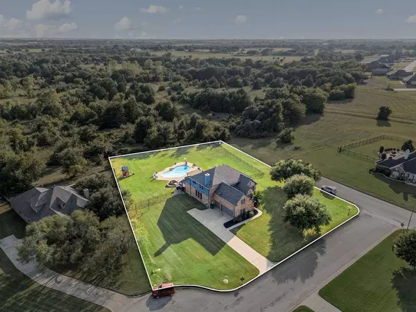 1000 Blue Bird Court, Joshua, TX 76058