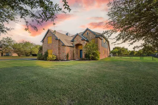 1000 Blue Bird Court, Joshua, TX 76058