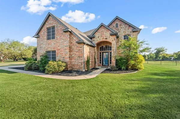 1000 Blue Bird Court, Joshua, TX 76058