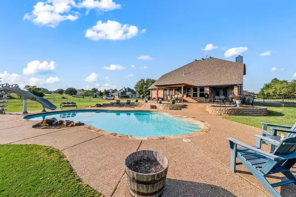 1000 Blue Bird Court, Joshua, TX 76058