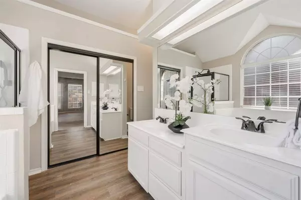 1617 Arbor Ridge Drive, Fort Worth, TX 76112