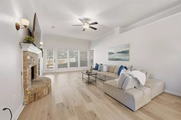 1617 Arbor Ridge Drive, Fort Worth, TX 76112