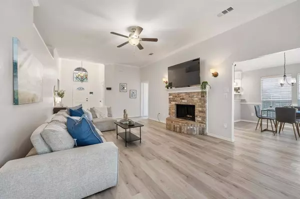 1617 Arbor Ridge Drive, Fort Worth, TX 76112