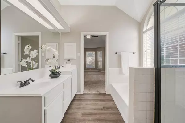 1617 Arbor Ridge Drive, Fort Worth, TX 76112