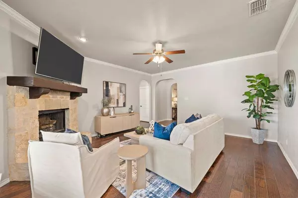 1039 Cydnie Street, Kennedale, TX 76060