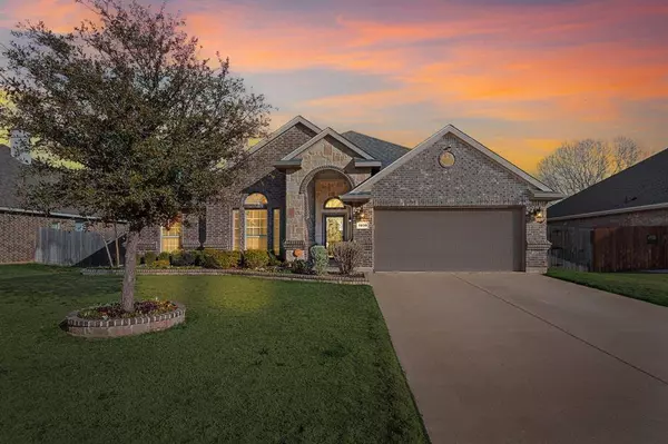 1039 Cydnie Street, Kennedale, TX 76060